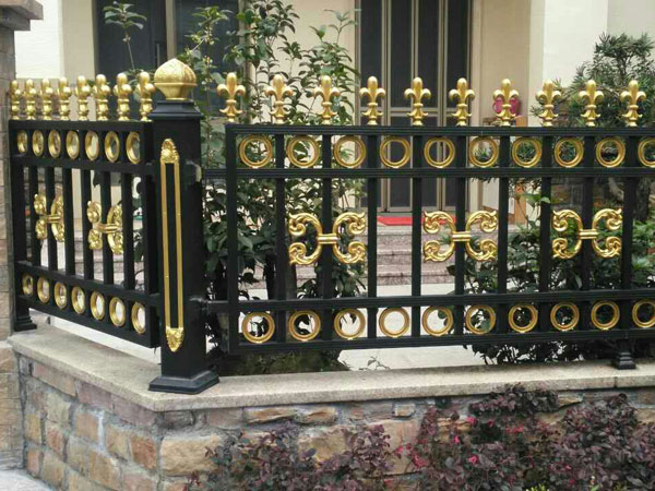 庭院铝合金栏杆应用十分广泛